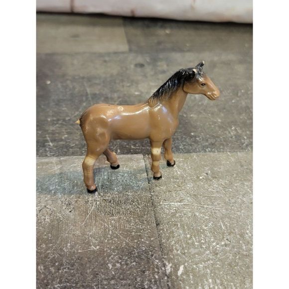 Brown house AS IS farm animal doll accessory toy - Picture 2 of 5